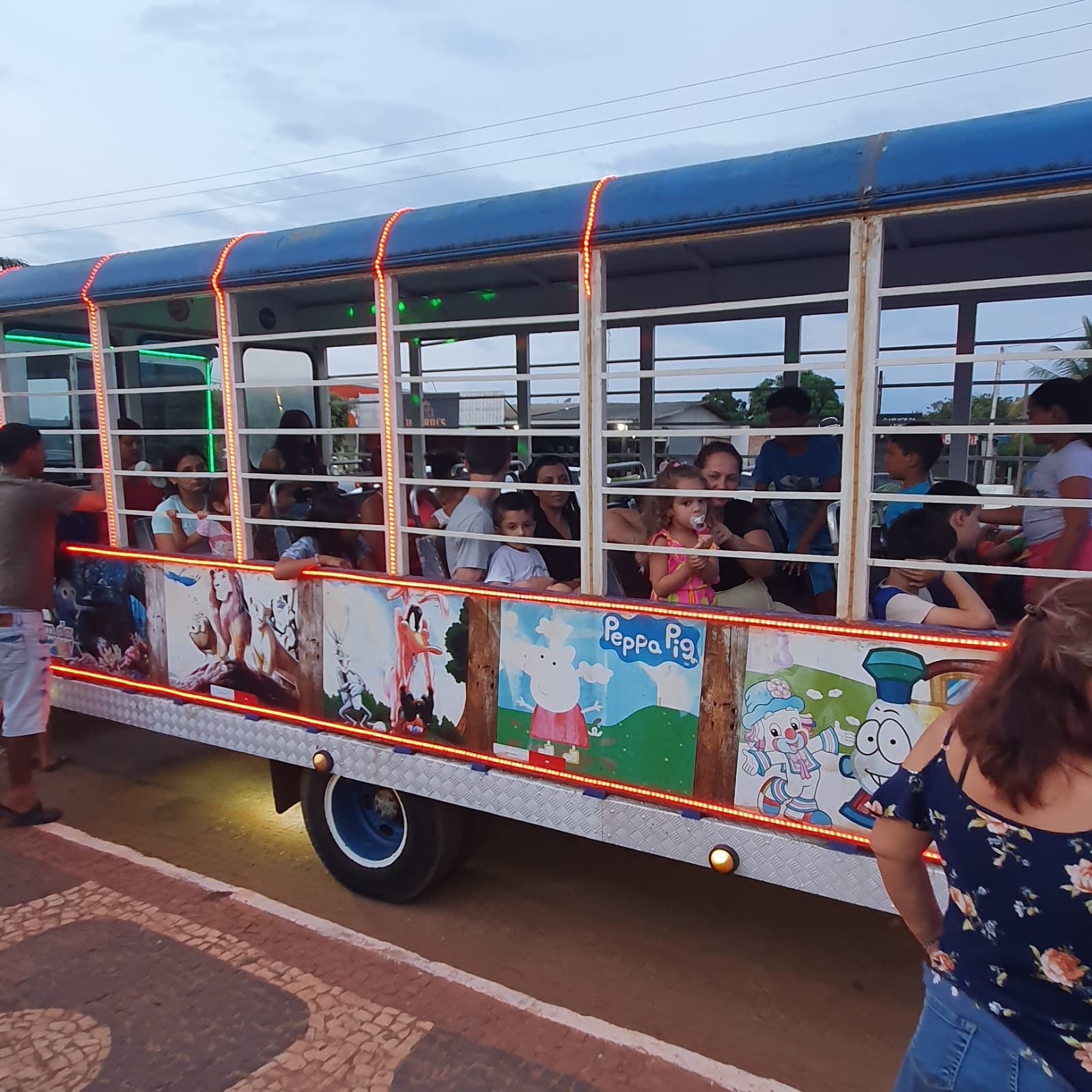 Trenzinho da alegria - Ônibus - Parque Santa Helena, Campos dos Goytacazes  1247853043