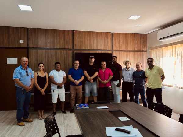 Prefeito e Vice-prefeito realizam reunião de alinhamento com equipe da Secretaria de Obras e Infraestrutura