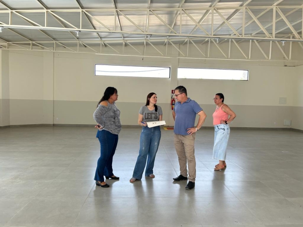 Prefeito e Secretária de Educação visitam obras no município