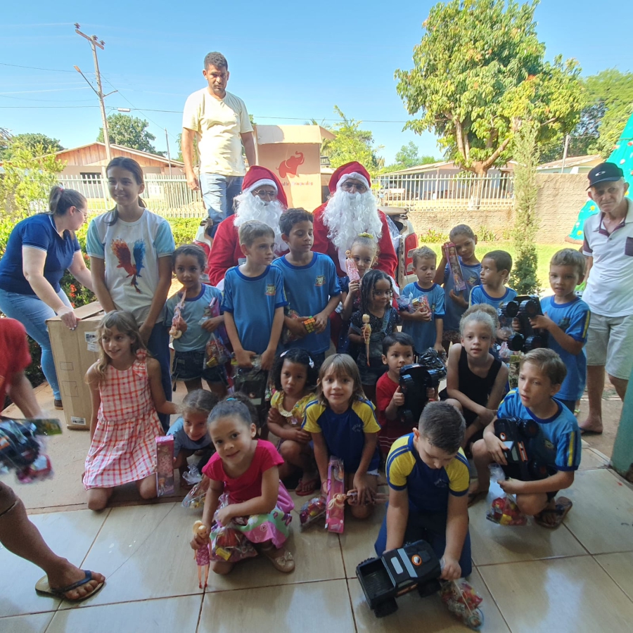 Prefeitura Distribui Doces e Brinquedos nos Distritos Novo Mato Grosso e Santo Antônio do Rio Bonito