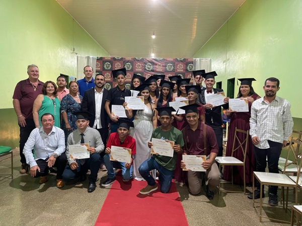 Escola Estadual Pedro Barbosa do distrito de Entre Rios realiza formatura dos alunos do 3º ano do Ensino Médio e EJA