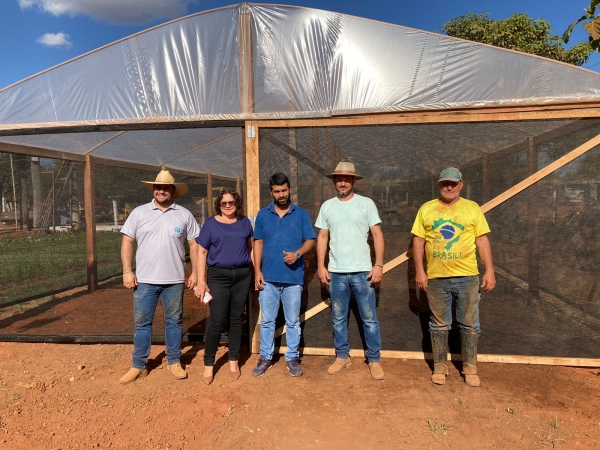 Secretaria de Agricultura realiza reparos em estufa na Escola Municipal Rural Entre Rios