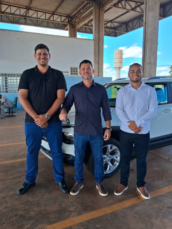 Nova Ubirat&atilde; recebe ve&iacute;culo da SEAF para atender demandas da Agricultura Familiar