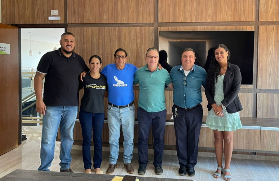 Prefeito Municipal e comitiva se reuniram nesta quarta-feira com o Cacique Ataki Txicão da Aldeia Tupará