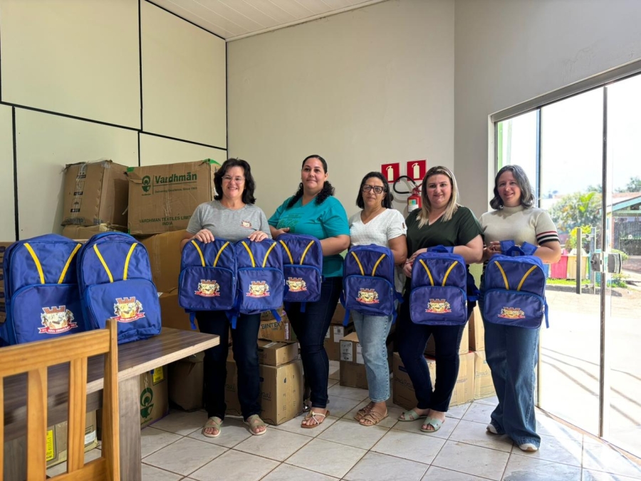 Prefeitura de Nova Ubirat&atilde; realiza entrega de mochilas escolares na rede municipal de ensino