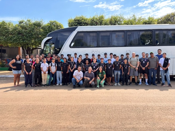 Delega&ccedil;&atilde;o de Voleibol e Futsal de Nova Ubirat&atilde; embarcam para a fase regional dos Jogos Escolares em Sinop