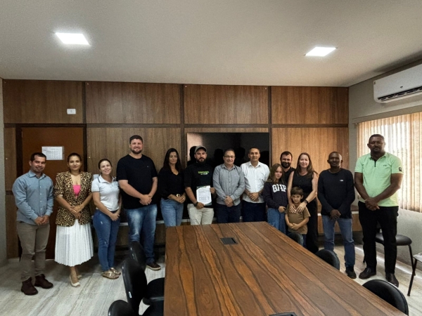 Prefeitura de Nova Ubirat&atilde; firma termos de fomento para fortalecer esporte e apoiar estudantes universit&aacute;rios