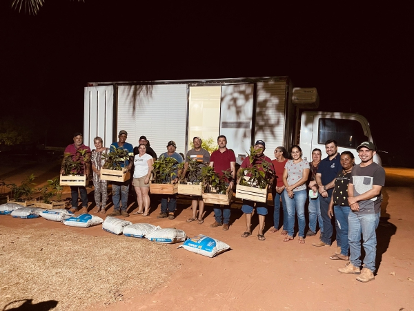 Secretaria Municipal de Agricultura realiza entrega de mudas para produtores no distrito de Entre Rios e Aldeia Indígena Tupará 