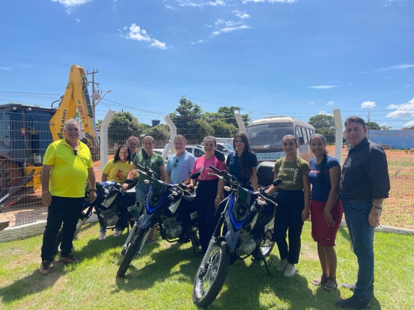 Prefeitura Municipal realizou a entrega de motocicletas para ACS dos distritos de Santa Terezinha do Rio Ferro e Entre Rios