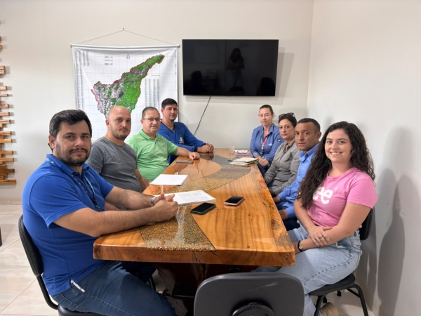 Prefeitura e SEBRAE discutem assist&ecirc;ncia t&eacute;cnica gratuita para produtores da Agricultura Familiar de Nova Ubirat&atilde;