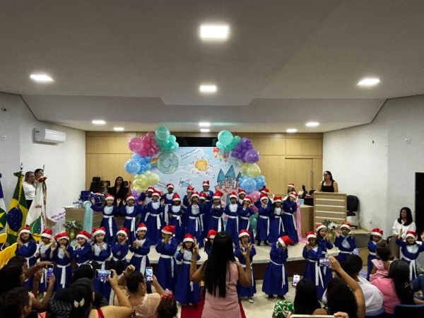 Cemei Dois Pinheiro realizou formatura dos alunos do Pr&eacute; II