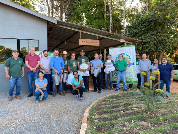 Prefeitura de Nova Ubiratã encerra curso de Apicultura com entrega de kits aos participantes cadastrados na SEAF