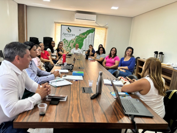 Secretaria de Assistência Social, realizou uma reunião sobre a implantação do serviço de acolhimento familiar