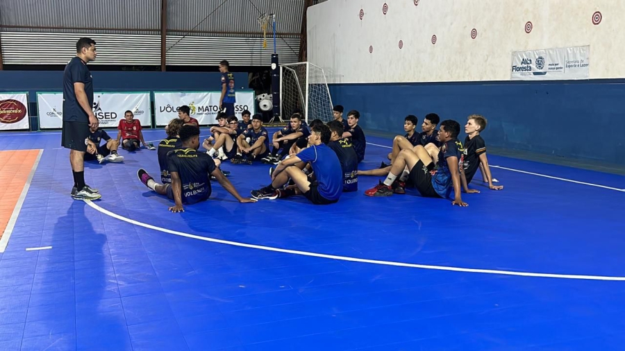 Atleta da escolinha de base de Nova Ubiratã participa de seletiva de voleibol em Alta Floresta - MT