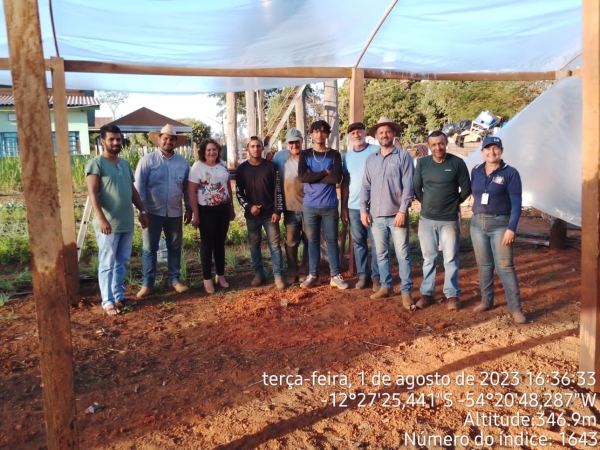 Secretaria de Agricultura finalizou nesta quarta-feira a construção de uma estufa na Escola Municipal Rural de Entre Rios