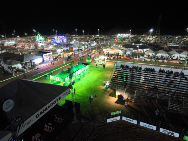 A 3ª noite da ExpoUbiratã seguiu sendo um sucesso e atraindo um grande público para prestigiar o evento 