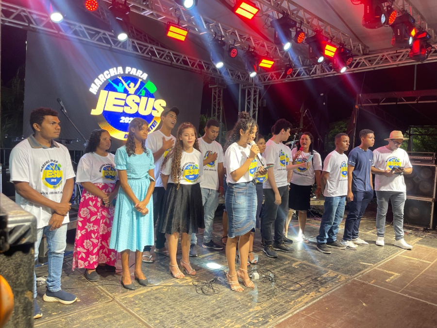 Marcha para Jesus reúne fiéis em caminhada até a Praça da Fé em Nova Ubiratã