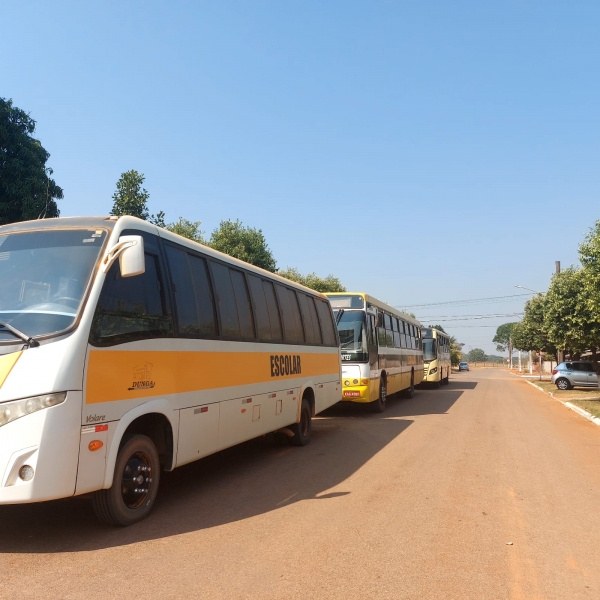Veículos terceirizados do transporte escolar de Nova Ubiratã são vistoriados nesta sexta-feira (22)