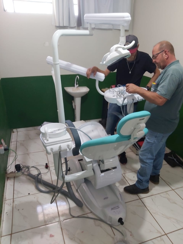 A Prefeitura Municipal de Nova Ubiratã através da Secretaria de Saúde entrega nova cadeira odontológica ao Distrito de Santa Terezinha do Rio Ferro
