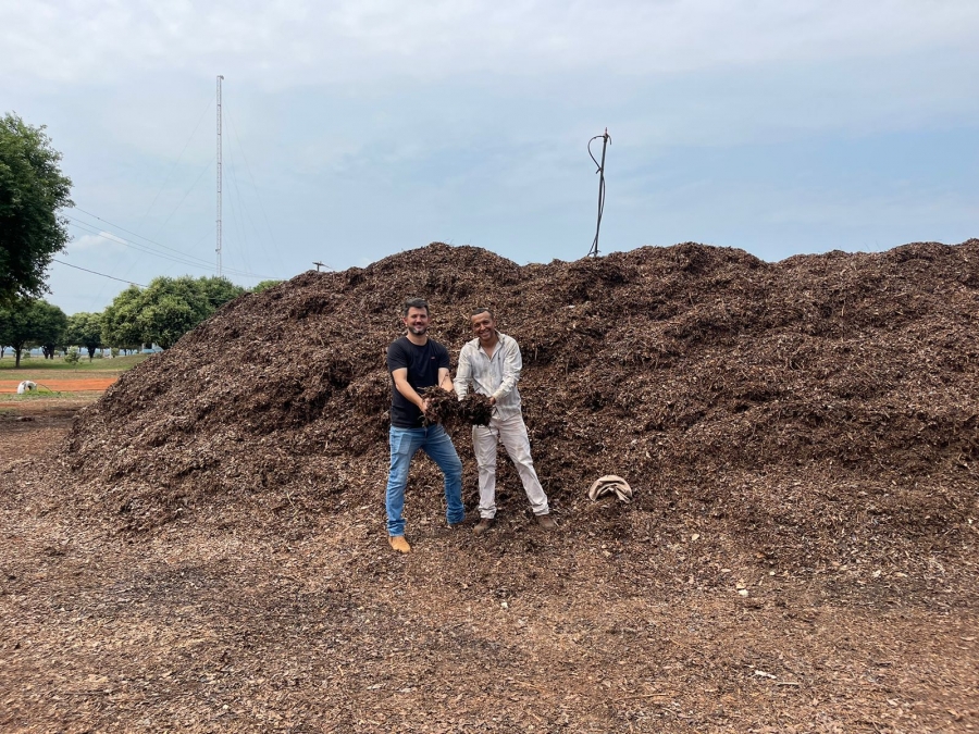 Secretaria de Agricultura realiza processo de compostagem em Nova Ubiratã