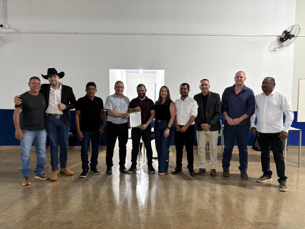 Poderes Executivo e Legislativo assinam Termo de Fomento para Associação de Artes Marciais do distrito de Entre Rios