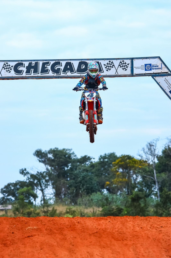 Representando Nova Ubiratã o piloto Pedro Henrique participa do Campeonato Matogrossense de Motocross 2024