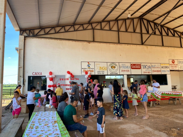 Prefeitura Municipal de Nova Ubiratã realiza a entrega de doces e brinquedos no Assentamento Cedro Rosa   
