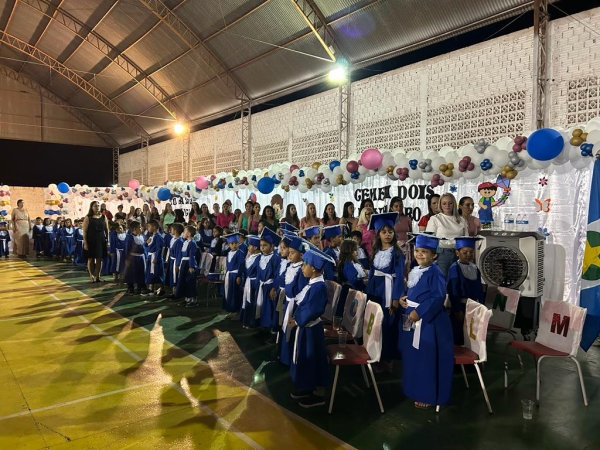 CEMEI Dois Pinheiro realiza formatura dos alunos da Pré-Escola II, das turmas A,B,C e D
