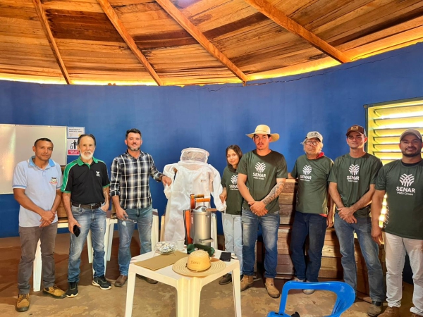 Prefeitura Municipal e SENAR promovem curso de Apicultura no distrito de Entre Rios