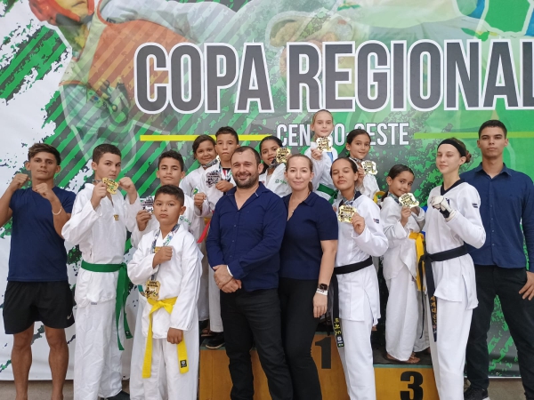 Atletas do distrito de Entre Rios foram destaque na Copa Regional Centro Oeste de Taekwondo