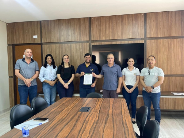 Poderes Executivo e Legislativo de Nova Ubiratã assinam Termo de Fomento com Rotary Club