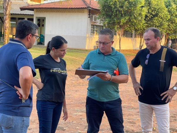 Prefeito e Secretários visitam distrito Parque Água Limpa