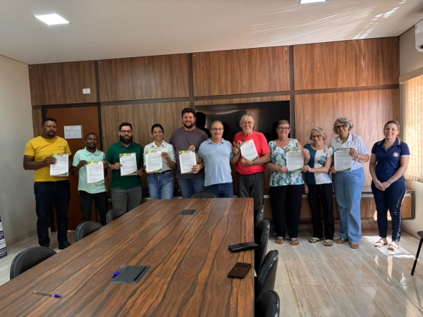 Poder Executivo e Legislativo de Nova Ubirat&atilde; firmam  Termos de Fomento para tr&ecirc;s associa&ccedil;&otilde;es do munic&iacute;pio