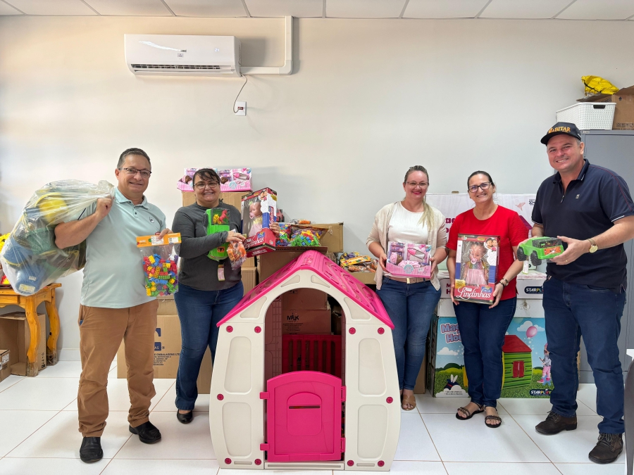Prefeitura de Nova Ubiratã realiza entrega de brinquedos ao CEMEI Dois Pinheiro