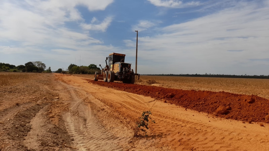 Secretaria de Obras e Infraestrutura de Nova Ubiratã promoveu manutenção nas estradas do Assentamento Cedro Rosa