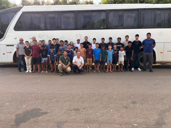 Delega&ccedil;&atilde;o de Futsal de Nova Ubirat&atilde; embarcam para a 2&ordf; Copa Integra&ccedil;&atilde;o em Santa Carmem