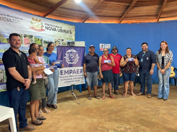 Prefeitura Municipal de Nova Ubiratã entrega cartões do Programa FUNDAAF para fortalecer a Agricultura Familiar