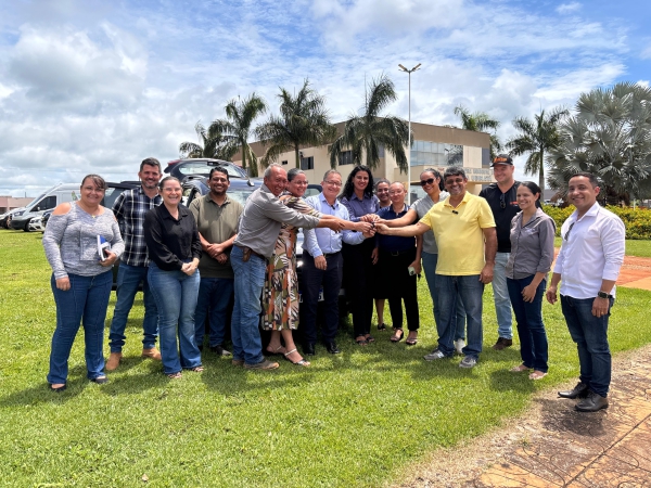 Prefeitura Municipal realiza entrega de um veículo Chevrolet Spin 0KM com 07 lugares para a Secretaria de Assistência Social