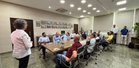 Representantes do Poder Executivo participam de reunião em busca de soluções modernas para limpeza urbana em Nova Ubiratã