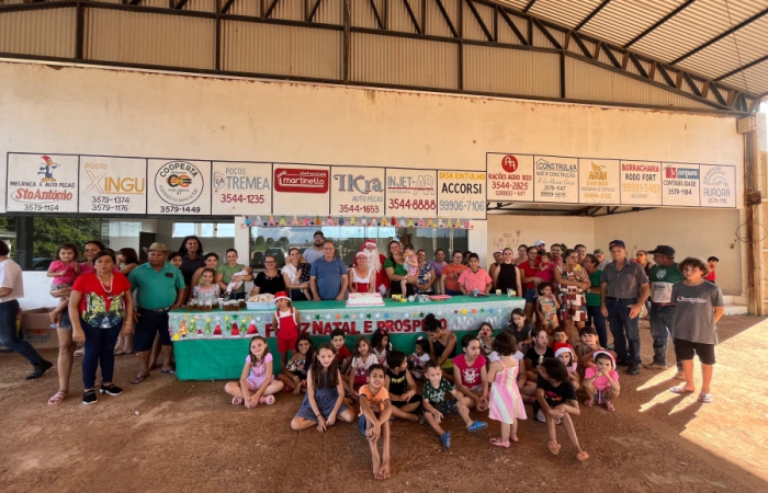 Secretaria de Assistência Social realiza entrega de doces e brinquedos para as crianças do Assentamento Cedro Rosa com o apoio da comunidade local