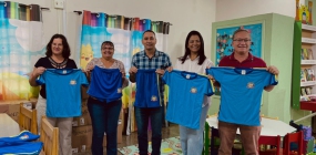 Poderes Executivo e Legislativo realizam a entrega de uniformes e TVs na Escola Municipal Tancredo Neves