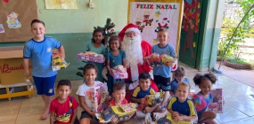 Prefeitura Municipal realiza entrega de doces e brinquedos de natal nos distritos de Novo Mato Grosso, Santo Antônio do Rio Bonito e Parque Água Limpa